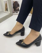 Feles Kare Toka Detaylı Kadın Klasik Topuklu Ayakkabı thumbnail 2