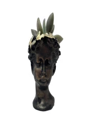 Helen Skulent Ve Kaktüs Saksısı thumbnail 1