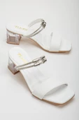 Lissen Beyaz Tek Bantlı Taşlı Cilt Alçak Topuklu Ayakkabı thumbnail 1