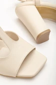 Entela Topuklu Krem Cilt Küt Burunlu Kadın Ayakkabı thumbnail 3