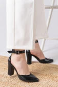 Lole Topuklu Siyah Cilt Timsah Deri Detaylı Topuklu Ayakkabı thumbnail 5