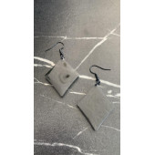 Füme Renk Simli Sedefli Siyah Aksesuar Karo Dörtgen Şekil 4 Cm Epoksi Küpe Hediyelik thumbnail 3