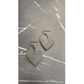 Parlak Siyah Renkli Siyah Aksesuarlı Kalp Kupa Model 4 Cm Epoksi Küpe El Yapımı Hediyelik thumbnail 4