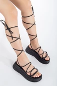 Kadın Bilekten Bağlamalı Siyah Sandalet thumbnail 1