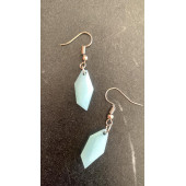 Parlak Buz Mavi Renkli Simli Sedefli Gümüş Aksesuarlı Kristal Şekil Sallantılı El Yapımı Epoksi Küpe thumbnail 6