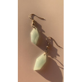 Parlak Buz Mavi Renkli Simli Sedefli Gümüş Aksesuarlı Kristal Şekil Sallantılı El Yapımı Epoksi Küpe thumbnail 7