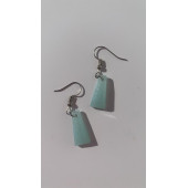 Parlak Buz Mavi Renkli Simli Sedefli Gümüş Aksesuarlı Piramit Şekil Sallantılı El Yapımı Epoksi Küpe thumbnail 5