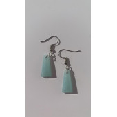 Parlak Buz Mavi Renkli Simli Sedefli Gümüş Aksesuarlı Piramit Şekil Sallantılı El Yapımı Epoksi Küpe thumbnail 8