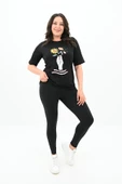 Kadın Büyük Beden Çiçek Tutan El Baskılı T-Shirt 1574-23 - 2