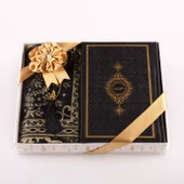 Kuran +  Seccade +  Tesbih Hediye Seti (Orta Boy, Termo Deri, Desenli Kutu, Siyah) thumbnail 2