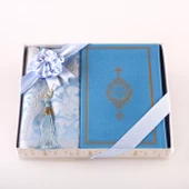 Kuran +  Seccade +  Tesbih Hediye Seti (Hafız Boy, Termo Deri, Desenli Kutu, Açık Mavi) thumbnail 2