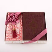 Kuran +  Seccade +  Tesbih Hediye Seti (Hafız Boy, Termo Deri, Desenli Kutu, Bordo) thumbnail 1