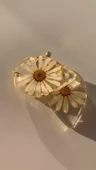 Damla Şekil Şeffaf Renkli Kurutulmuş Gerçek Beyaz Papatya Süslü Gold Aksesuar Küpe El Yapımı Epoksi thumbnail 4