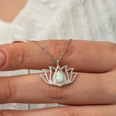 Gümüş Beyaz Opal Taşlı Lotus Kadın Kolye - 2