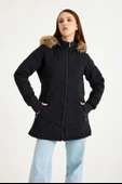 Kışlık Eldivenli Kapüşonlu Kürklü Kadın Şişme Mont thumbnail 1