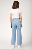 Kadın Bol Paça Kemerli Kot Pantolon Açık Mavi thumbnail 3