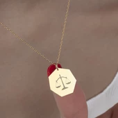 925 Ayar Gümüş Adalet Terazisi Plaka Kolye thumbnail 2