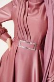 Önü Çapraz Piliseli Saten Elbise Pudra thumbnail 4