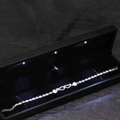 Gümüş Işıklı Kutulu Melek Kanadı Kadın Bileklik thumbnail 2