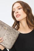 Kadın Basic Clutch Çanta Monogram Desenli Şeritli Logolu Gümüş 214002 - 1