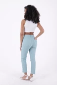 Paçaları Dikişsiz ve Yüksek Belli Cepli Astarsız Kadın Kot Pantolon Mom Fit Jean Aqua Mavi Denim - 4