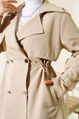 Bel Tünelli Kısa Trençkot Bej thumbnail 4