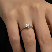 6 Tırnaklı Swarovski Taşlı Gümüş  Yüzük thumbnail 1