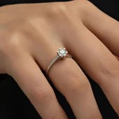 6 Tırnaklı Swarovski Taşlı Gümüş  Yüzük thumbnail 5