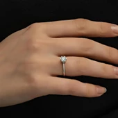 6 Tırnaklı Swarovski Taşlı Gümüş  Yüzük thumbnail 2