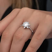 Çiçek Desenli Zirkon Taşlı Gümüş Tektaş Yüzük thumbnail 4