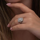 Beyaz Zirkon Taşlı Baget Gümüş Tektaş Yüzük thumbnail 5