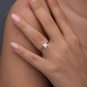 4 Tırnaklı Zirkon Taşlı Gümüş Tektaş Yüzük thumbnail 2