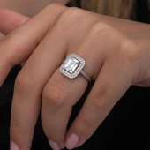 Beyaz Zirkon Taşlı Baget Gümüş Tektaş Yüzük thumbnail 1