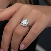 Beyaz Zirkon Taşlı Baget Gümüş Tektaş Yüzük thumbnail 4