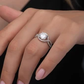 Beyaz Zirkon Taşlı Gümüş Tektaş Yüzük thumbnail 1