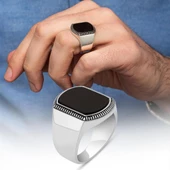 Siyah Oniks Taşlı 925 Gümüş Yüzük thumbnail 1