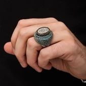 La Galibe İllallah Hat Yazılı Mavi Taşlı Gümüş Erkek Yüzük thumbnail 4