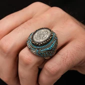 La Galibe İllallah Hat Yazılı Mavi Taşlı Gümüş Erkek Yüzük thumbnail 3