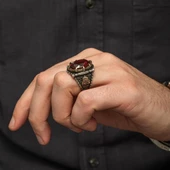 Kırmızı Taşlı Kubbetüs Sahre Motifli 925 Gümüş Erkek Yüzük thumbnail 4