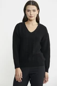 Motif Detaylı V Yaka Yünlü Triko Kazak - Siyah thumbnail 3