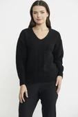 Motif Detaylı V Yaka Yünlü Triko Kazak - Siyah thumbnail 4