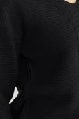 Motif Detaylı V Yaka Yünlü Triko Kazak - Siyah thumbnail 5
