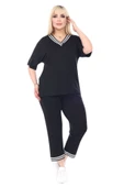 Melsay Butik Siyah V Yaka Şerit Detaylı Kısa Kollu Beli Lastikli Kapri Takım thumbnail 1