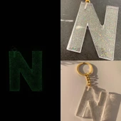 N Harfi Fosforlu Neon Yeşil Renk Parlak Simli Gold Aksesuarlı Anahtarlık El Yapımı Epoksi Hediyelik thumbnail 1