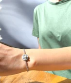 İnci Çiçekli Gümüş Renk Çelik Bileklik, Kararmaz Çelik Takı, Sevgiliye Gümüş Bileklik Hediye - 4