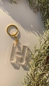 H Harfi Fosforlu Neon Yeşil Renk Parlak Simli Gold Aksesuarlı Anahtarlık El Yapımı Epoksi Hediyelik thumbnail 2