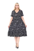 Melsay Butik Göğüsten Robalı V Yaka Kısa Kollu Siyah Çiçek Desenli Cepli Elbise thumbnail 4