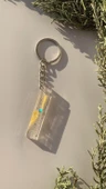 İ Harfi Şeffaf Epoksi Simli Kurutulmuş Papatya Yapraklı Gümüş Aksesuarlı Anahtarlık El Yap thumbnail 7