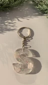 S Harfi Şeffaf Epoksi Simli Glitterli Ortanca Çiçeği Yapraklı Gümüş Aksesuarlı Anahtarlık El Yapımı thumbnail 1