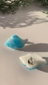Mavi Renkli Beyaz Desenli İstiridye Şekilli Epoksi Küpe Gümüş Aksesuarlı El Yapımı Hediyelik thumbnail 5